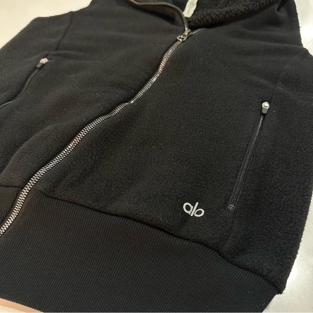 Alo Yoga Asymmetrical Zip Fleece Lined Vest - Size XS - Picture 3 of 7